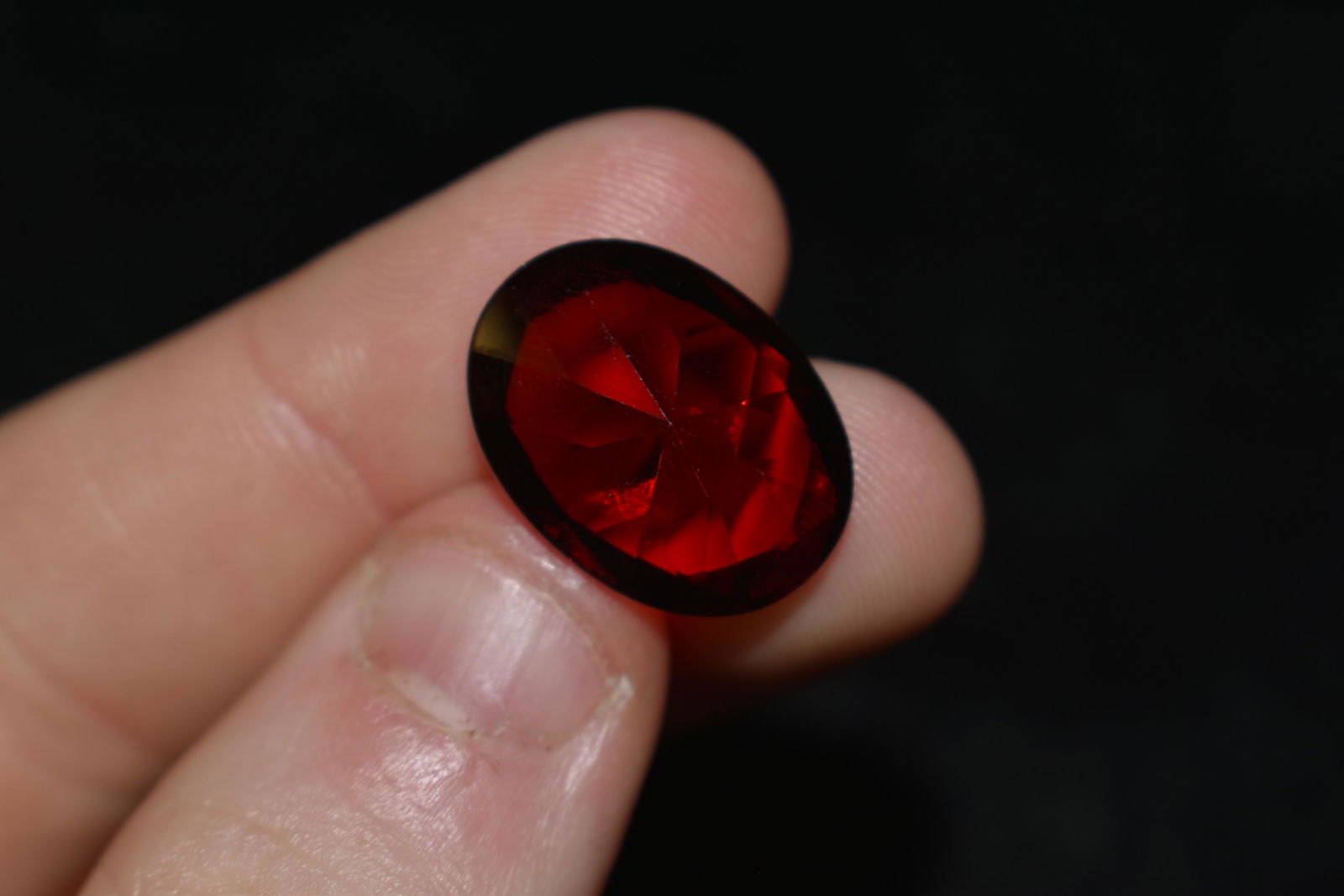 Beautiful Red Sapphire 15x20mm 30.31Ct Oval Cut (1 of 4)