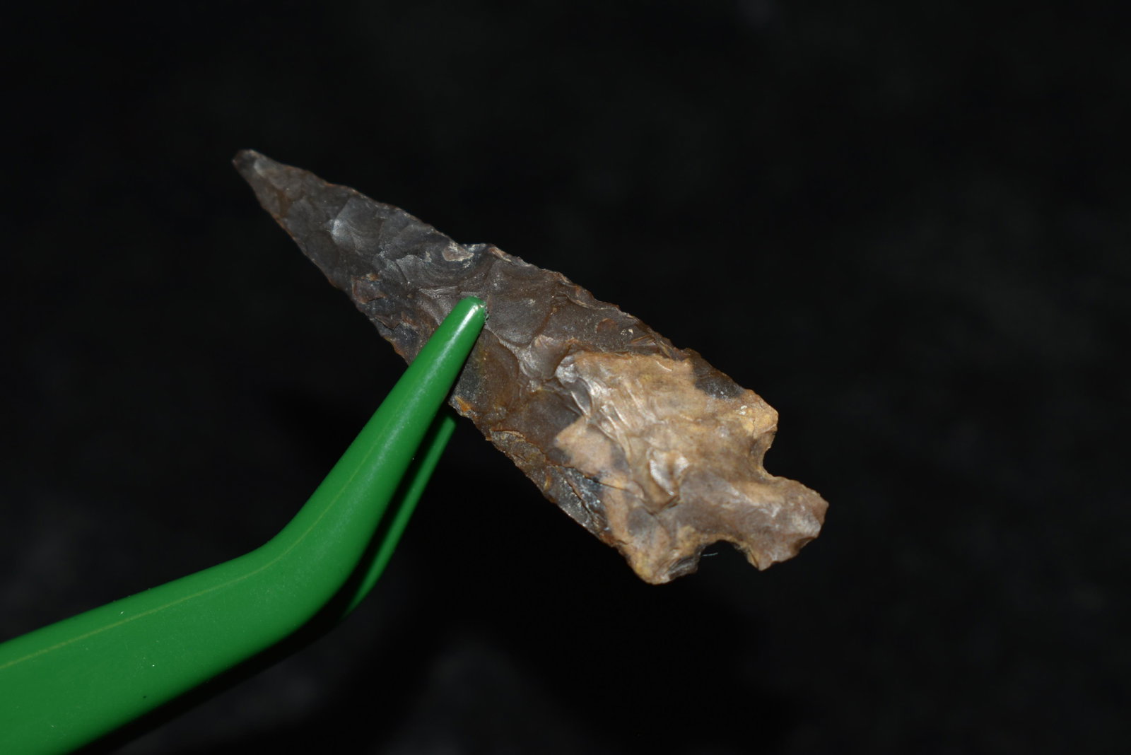 1 5/8" Alkali This collection contains Wonderful: 1 5/8" Alkali This collection contains Wonderful examples of Columbia River Valley Arrowheads and Darts from the Fred Van Ronk Collection. The location of these artifacts range from the about Dalles, 