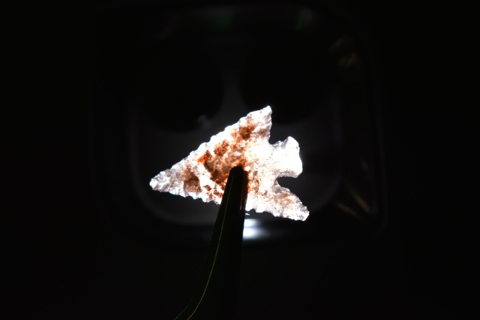 3/4" Columbia Plateau This collection contains: 3/4" Columbia Plateau This collection contains Wonderful examples of Columbia River Valley Arrowheads and Darts from the Fred Van Ronk Collection. The location of these artifacts range from the about 