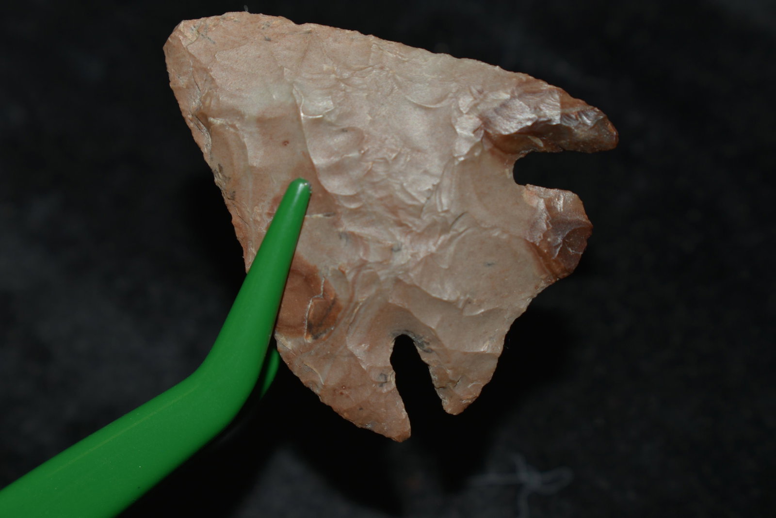 1 3/8" Elko Corner Notch This collection contains: 1 3/8" Elko Corner Notch This collection contains Wonderful examples of Columbia River Valley Arrowheads and Darts from the Fred Van Ronk Collection. The location of these artifacts range from the abo