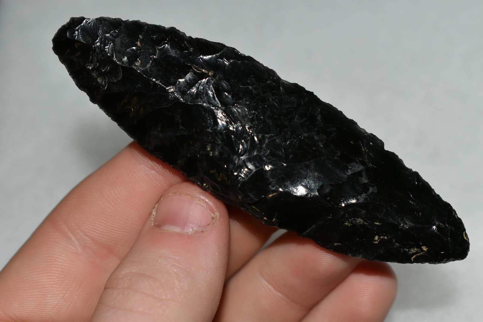 3 1/2" Wealth Blade made of Obsidian This collection: 3 1/2" Wealth Blade made of Obsidian This collection contains Wonderful examples of Columbia River Valley Arrowheads and Darts from the Fred Van Ronk Collection. The location of these artifacts range 