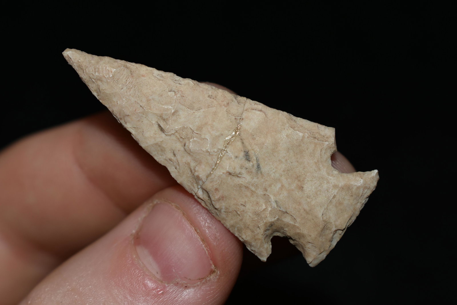 1 5/8" Elko Corner Notch This collection contains: 1 5/8" Elko Corner Notch This collection contains Wonderful examples of Columbia River Valley Arrowheads and Darts from the Fred Van Ronk Collection. The location of these artifacts range from the abo