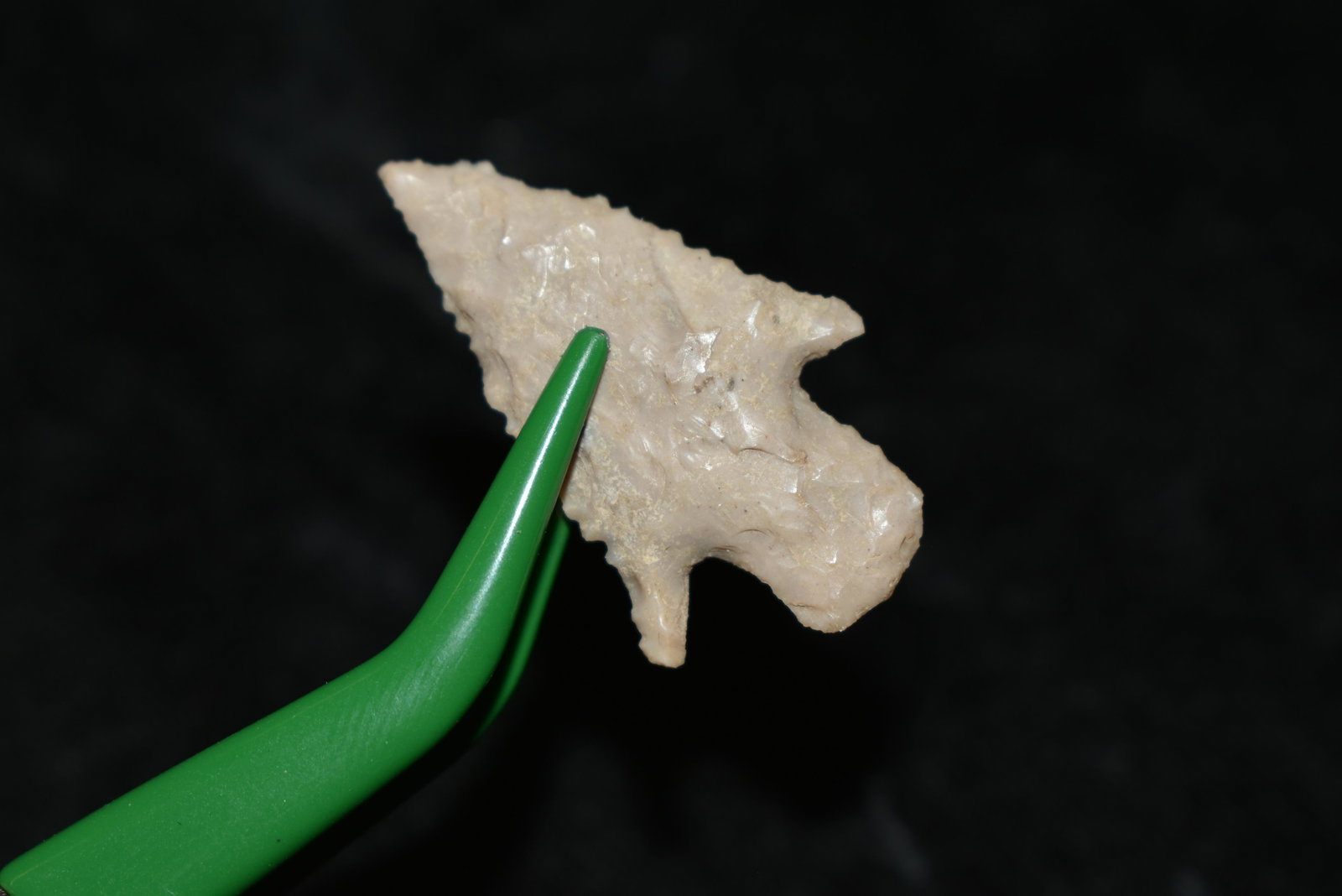 7/8" Columbia Plateau This collection contains: 7/8" Columbia Plateau This collection contains Wonderful examples of Columbia River Valley Arrowheads and Darts from the Fred Van Ronk Collection. The location of these artifacts range from the about 