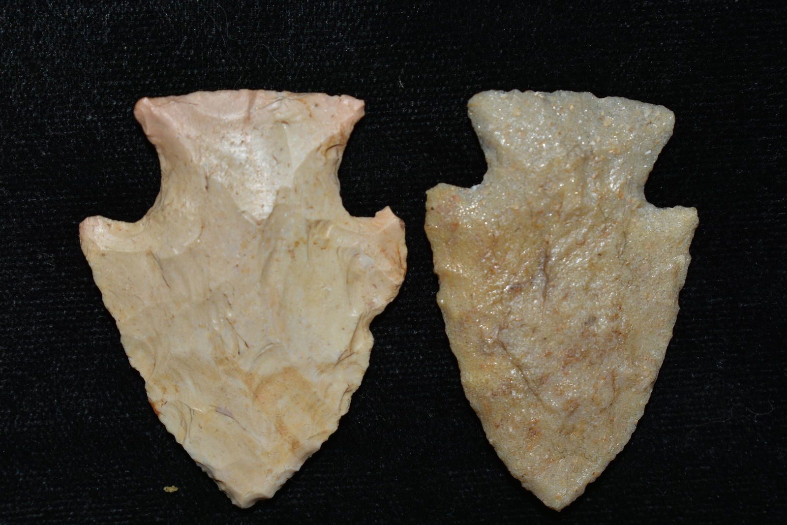 PAIR OF ARCHAIC POINTS FOUND IN LINCOLN COUNTY (1 of 2)