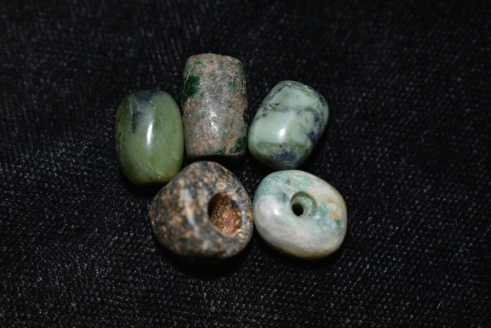 LOT OF 5 PRE COLUMBIAN MAYAN DRILLED JADE BEADS FROM (1 of 2)