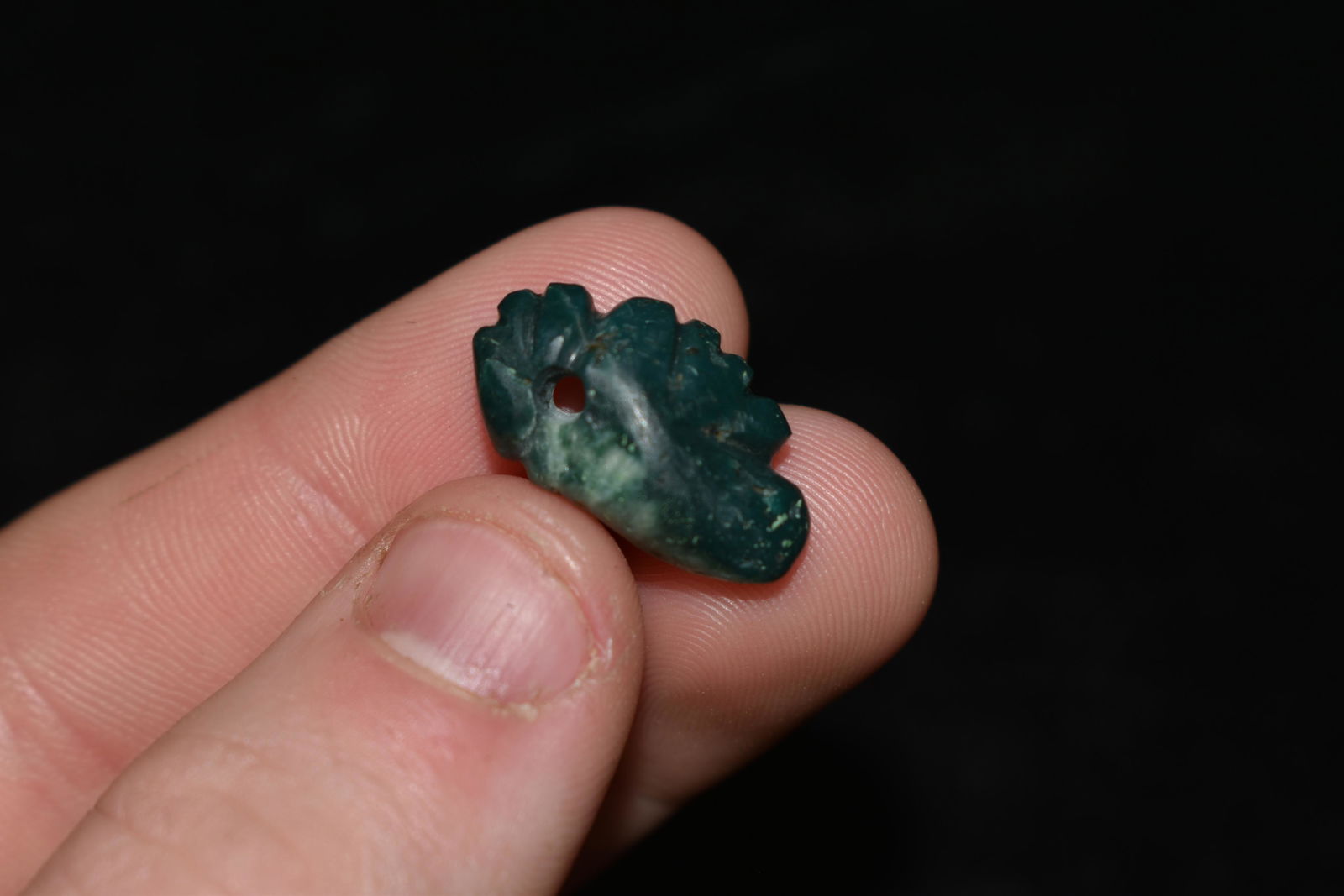PRE COLUMBIAN MAYAN JADE HUMAN HEAD EFFIGY PENDANT, (1 of 4)