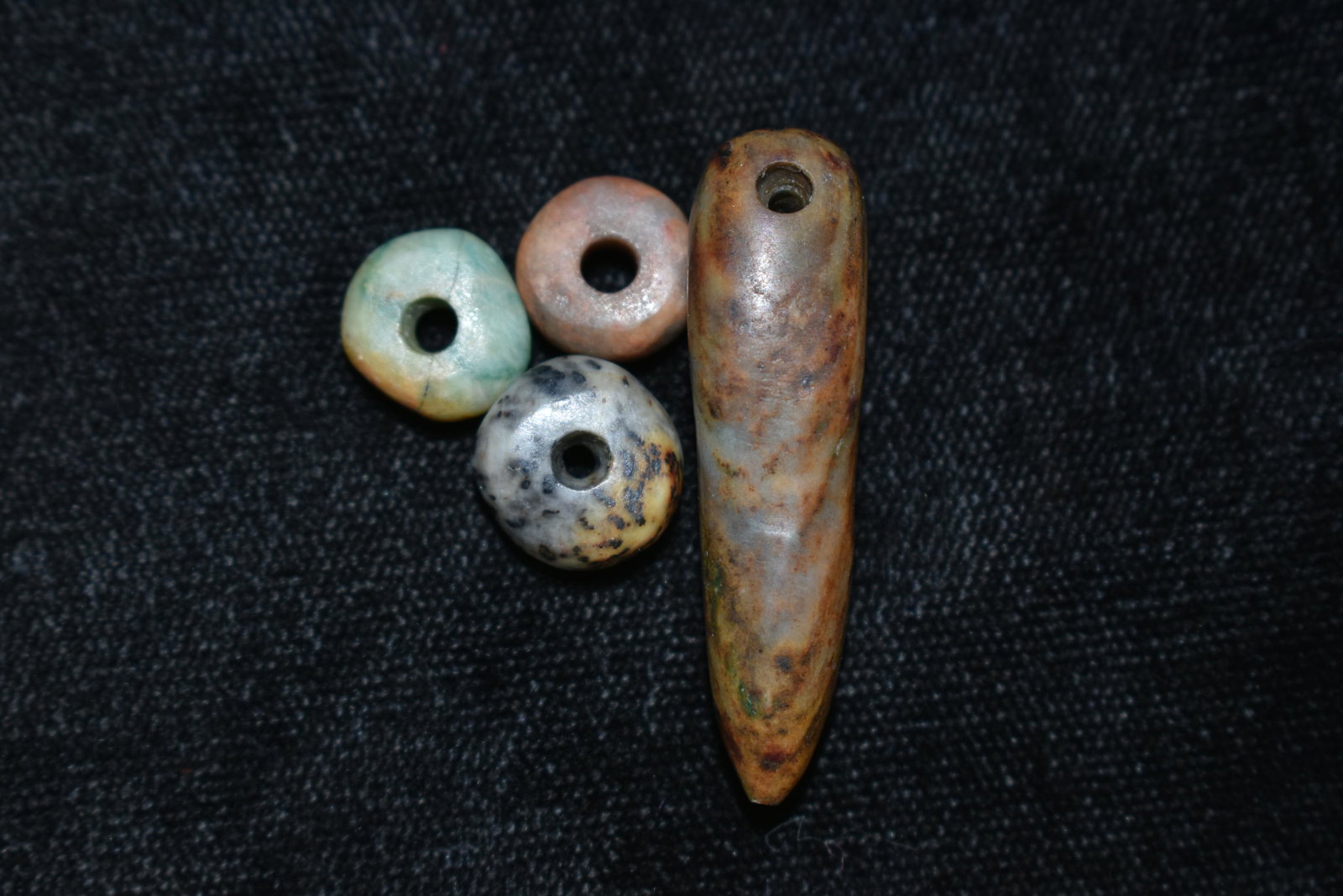LOT OF 4 PRE COLUMBIAN MAYAN DRILLED JADE BEADS FROM: LOT OF 4 PRE COLUMBIAN MAYAN DRILLED JADE BEADS FROM MEXICO