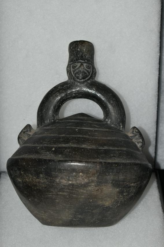 8 3/4" TALL PRE COLUMBIAN INCA / CHIMU HUMAN EFFIGY (1 of 6)