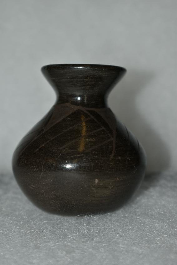 2 1/4" MINIATURE DESIGNED SANTA CLARA BLACK POTTERY (1 of 6)