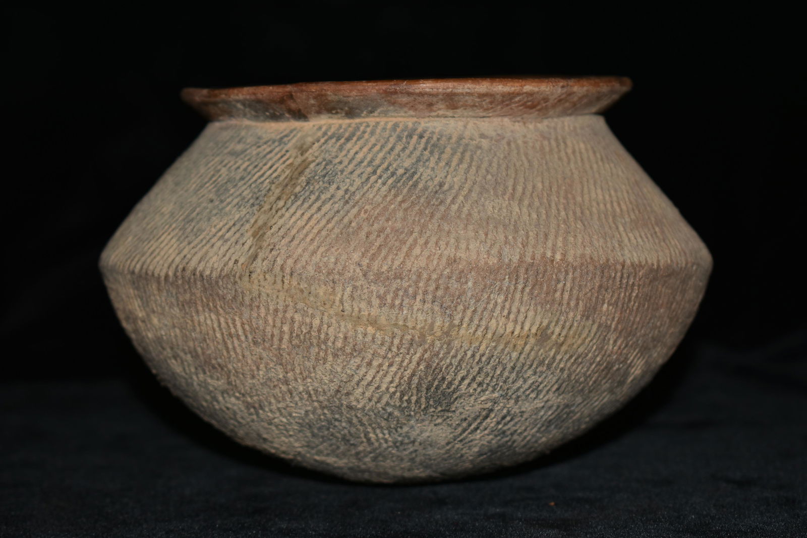 7" WIDE LATE MISSISSIPPIAN TO EARLY HISTORIC POTTERY (1 of 7)