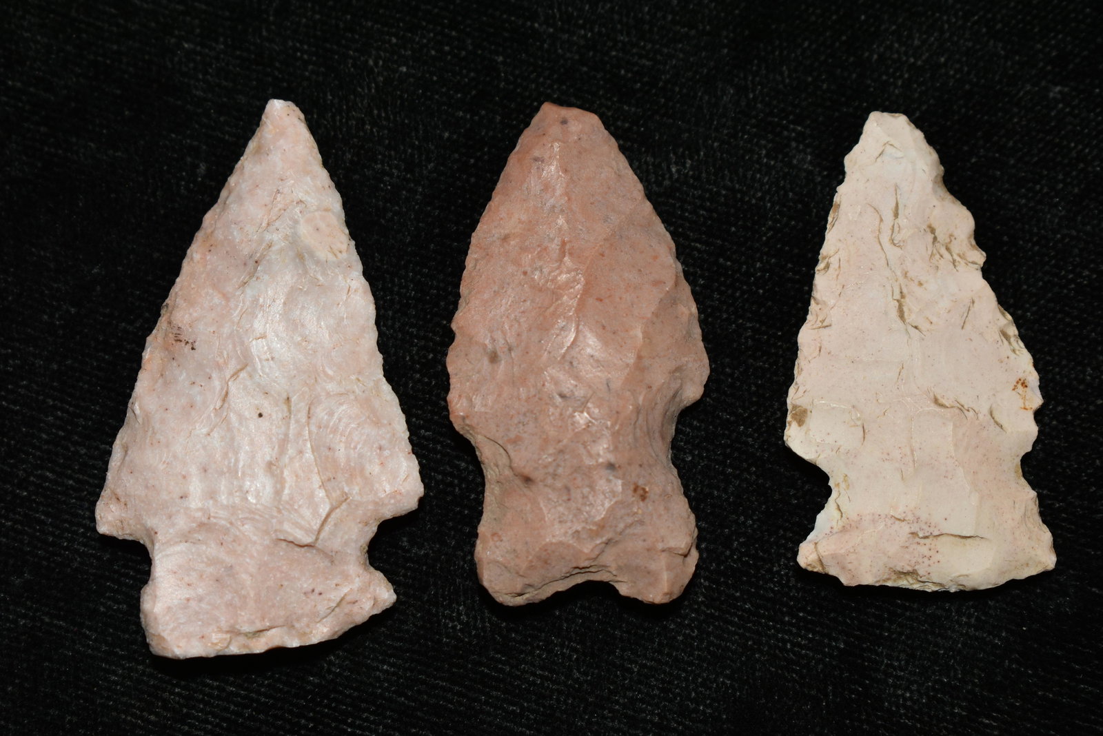 3 Arrowheads 1 5/8" to 1 3/4", ex Sam Webster: 3 Arrowheads 1 5/8" to 1 3/4", ex Sam Webster Collection, Pettis Co., Mo