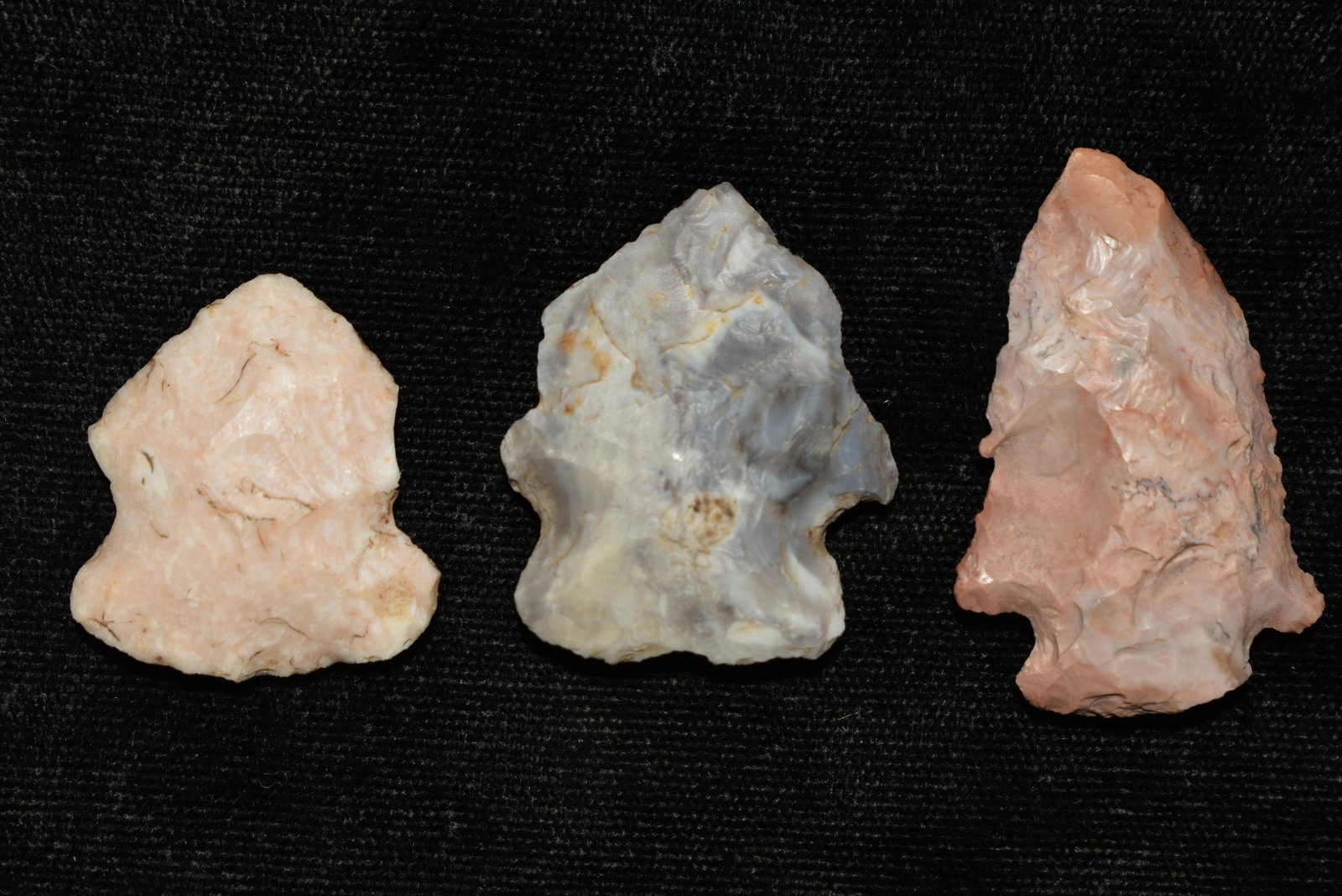3 Arrowheads 1 1/8" to 1 1/2", ex Sam Webster: 3 Arrowheads 1 1/8" to 1 1/2", ex Sam Webster Collection, Pettis Co., Mo