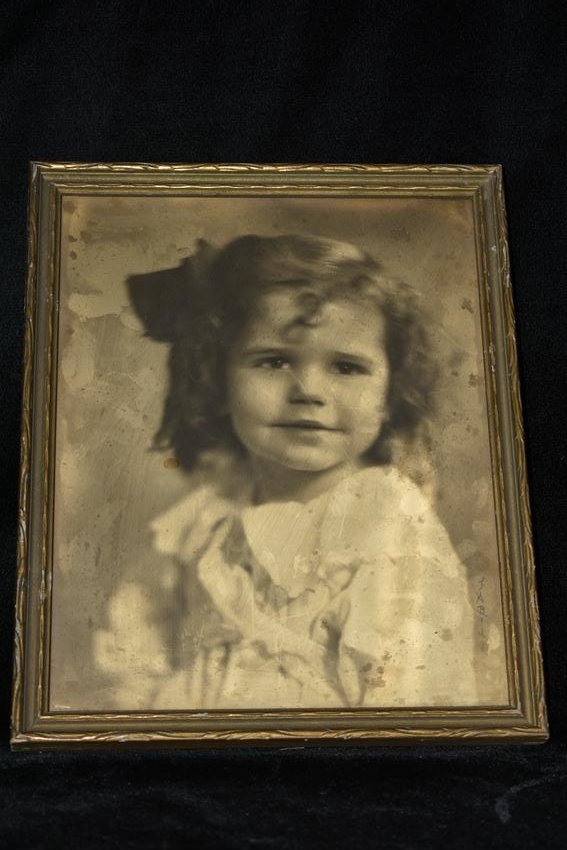 10" by 8" Early Child photo in Oroginal frame. This: 10" by 8" Early Child photo in Oroginal frame. This Early Photo was done by The Traxel Art Company which was located in 132 4th Street, Cincinnati Ohio owned and operated by William Traxel 1889 to 193