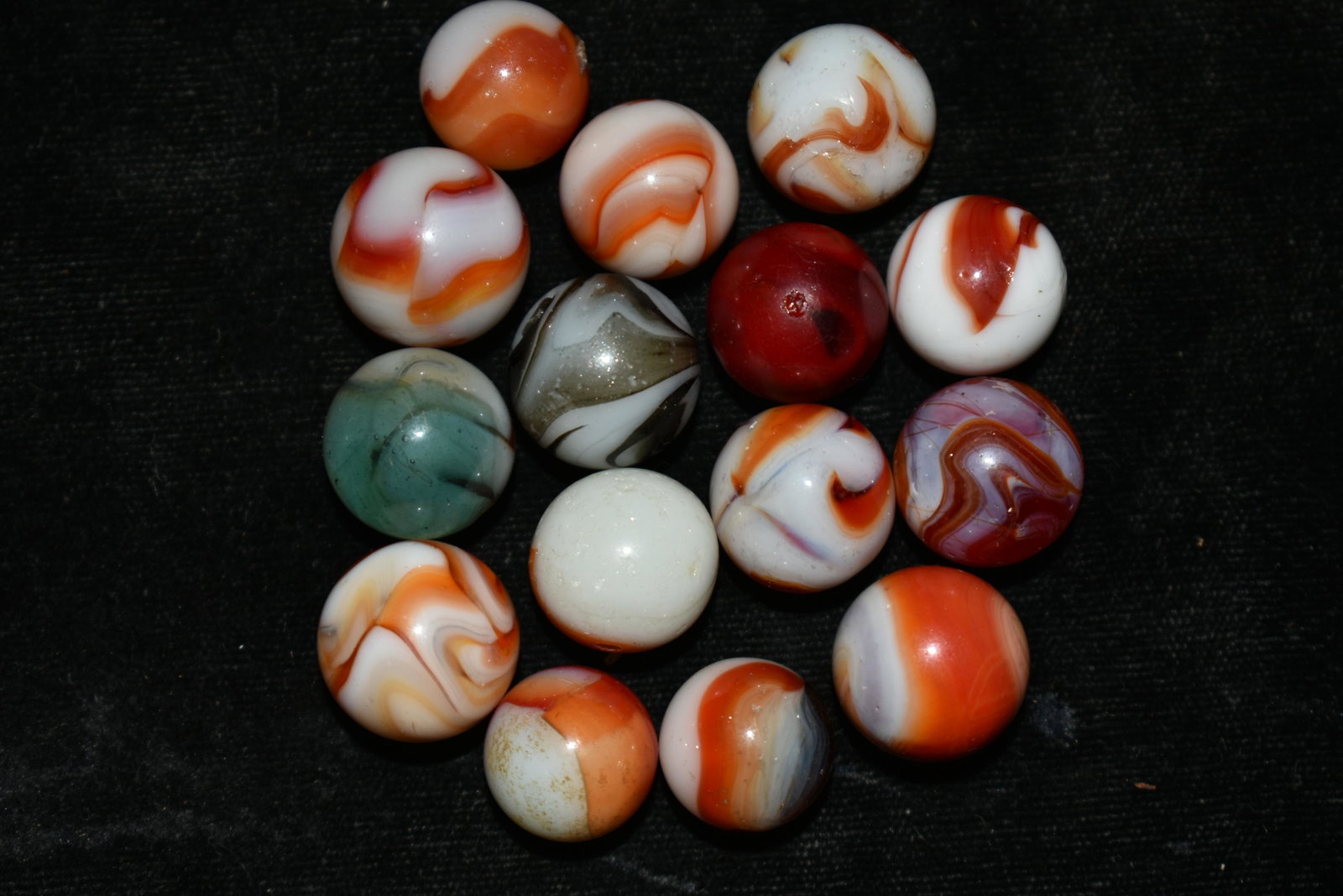 15 Akro Oxblood Marbles Size 19/32" to 11/16" diameter.: 15 Akro Oxblood Marbles Size 19/32" to 11/16" diameter.