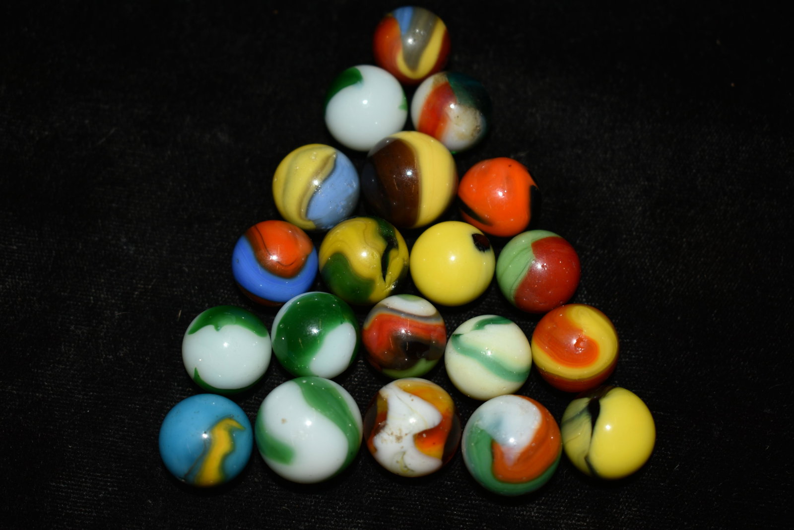 20 Vintage Marbles Size 19/32" to 11/16" diameter.: 20 Vintage Marbles Size 19/32" to 11/16" diameter.