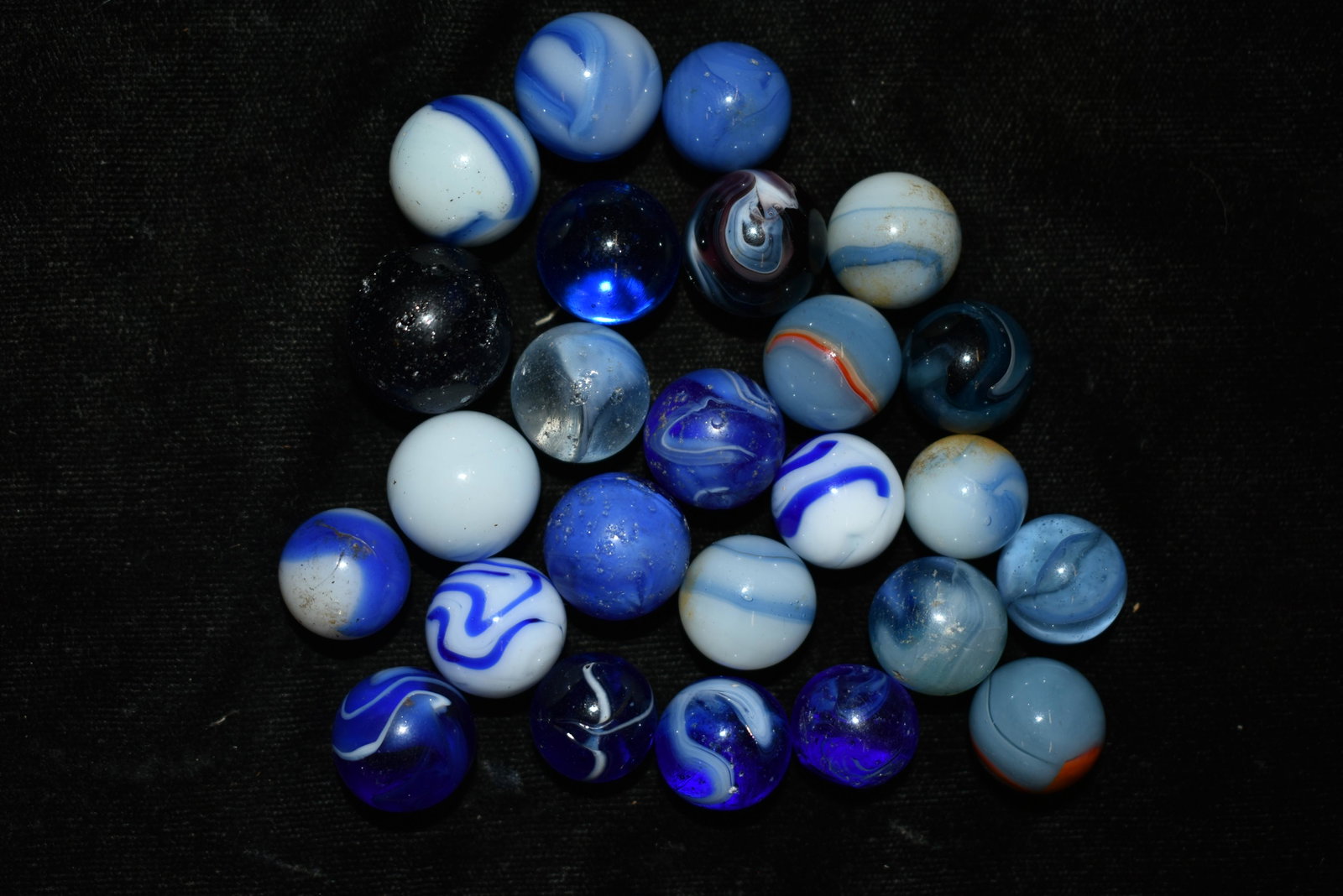 25 Vintage Marbles Size 19/32" to 11/16" diameter.: 25 Vintage Marbles Size 19/32" to 11/16" diameter.