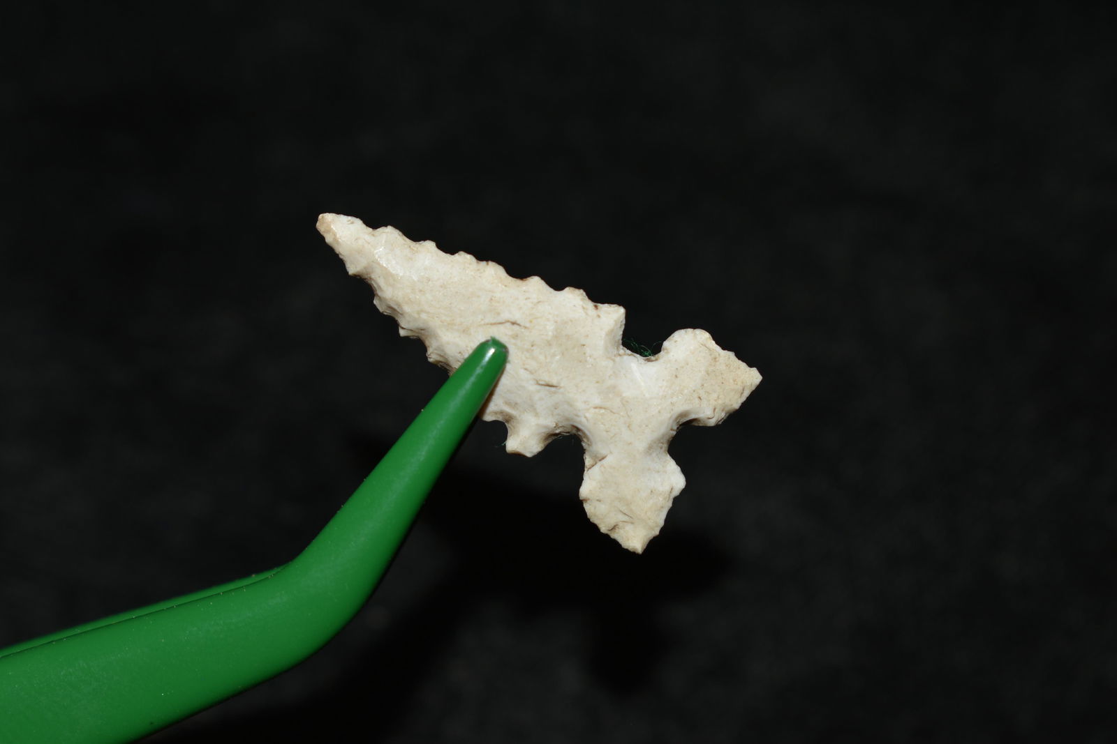 1" Cahokia Tri-Notch, Well Made, purchased from John: 1" Cahokia Tri-Notch, Well Made, purchased from John Miller approx. 1968. Bought at a farm sale at Cahokia Mounds. Ex Mitch Lewis Authentic Native American Artifact Arrowheads