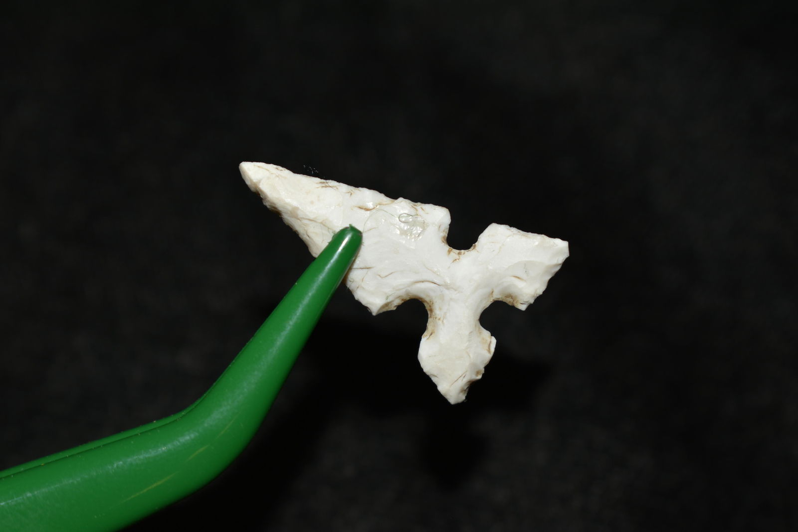 Incredible 7/8" Cahokia Tri-Notch purchased from John: Incredible 7/8" Cahokia Tri-Notch purchased from John Miller approx. 1968. Bought at a farm sale at Cahokia Mounds. Ex Mitch Lewis Authentic Native American Artifact Arrowheads