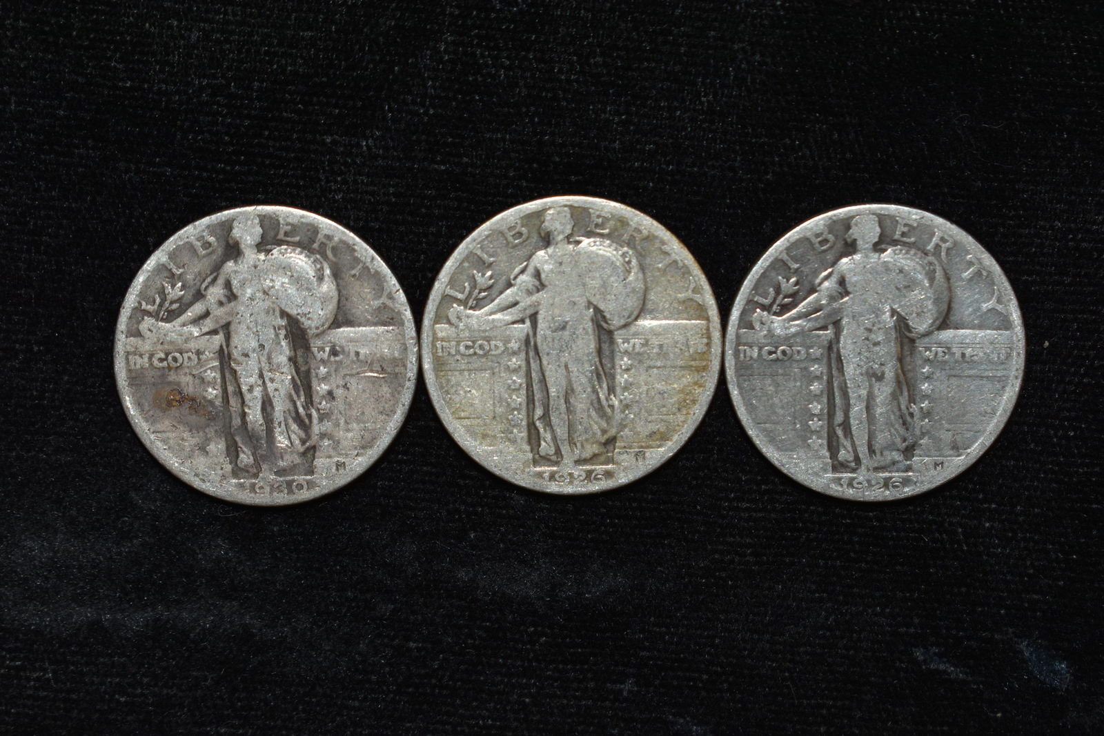 LOT OF 3 EARLY 1900'S SILVER QUARTERS, STANDING (1 of 2)