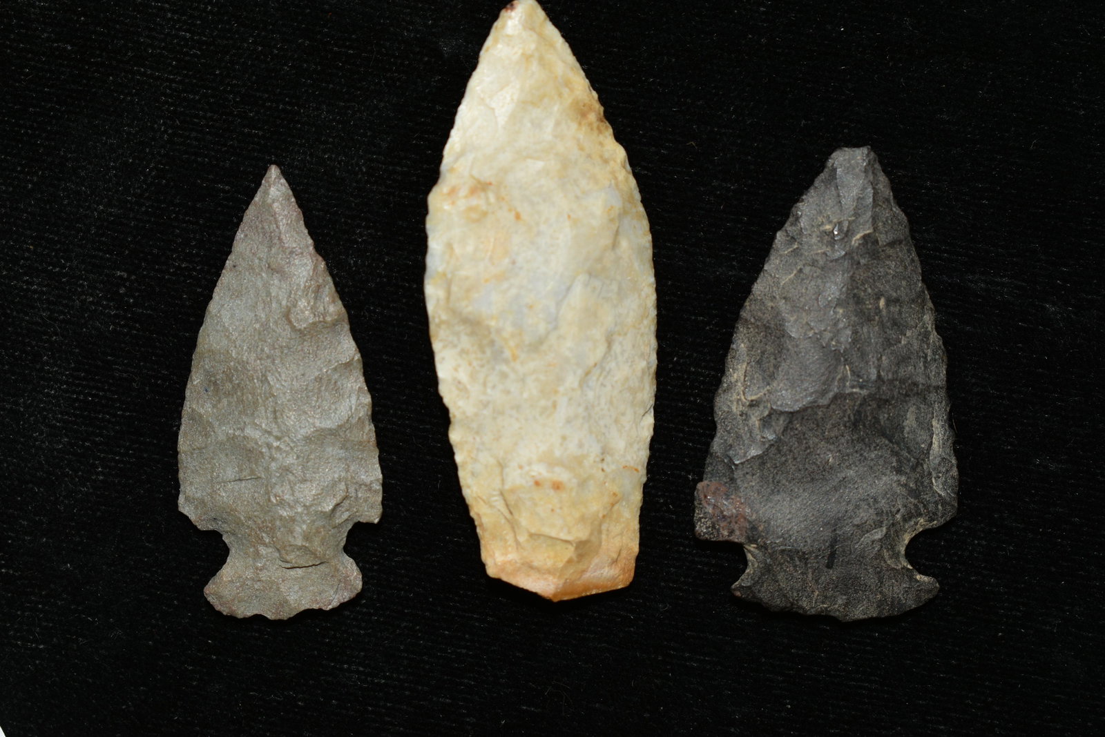Lot of 3 Archaic and Woodland Points found in Central: Lot of 3 Archaic and Woodland Points found in Central Missouri, Largest measures 2 1/4" Authentic Native American Artifact