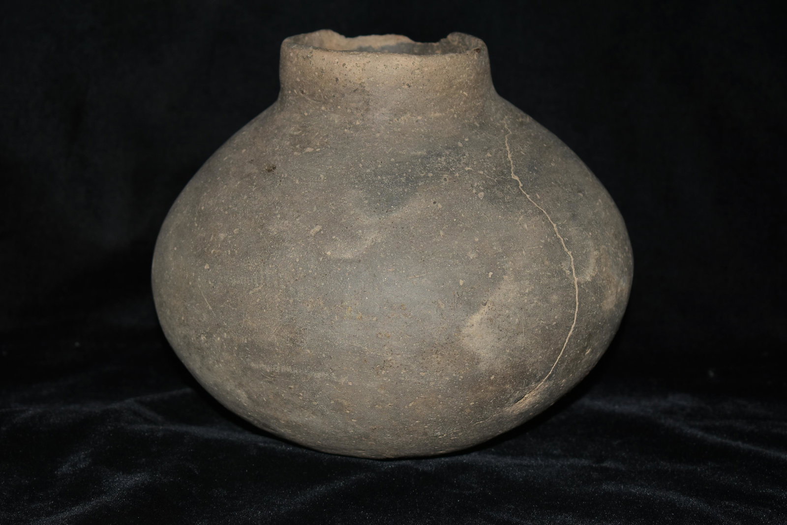 9 3/4\" x 7 1/4\" Waterbottle found in  Scott Co., (1 of 6)