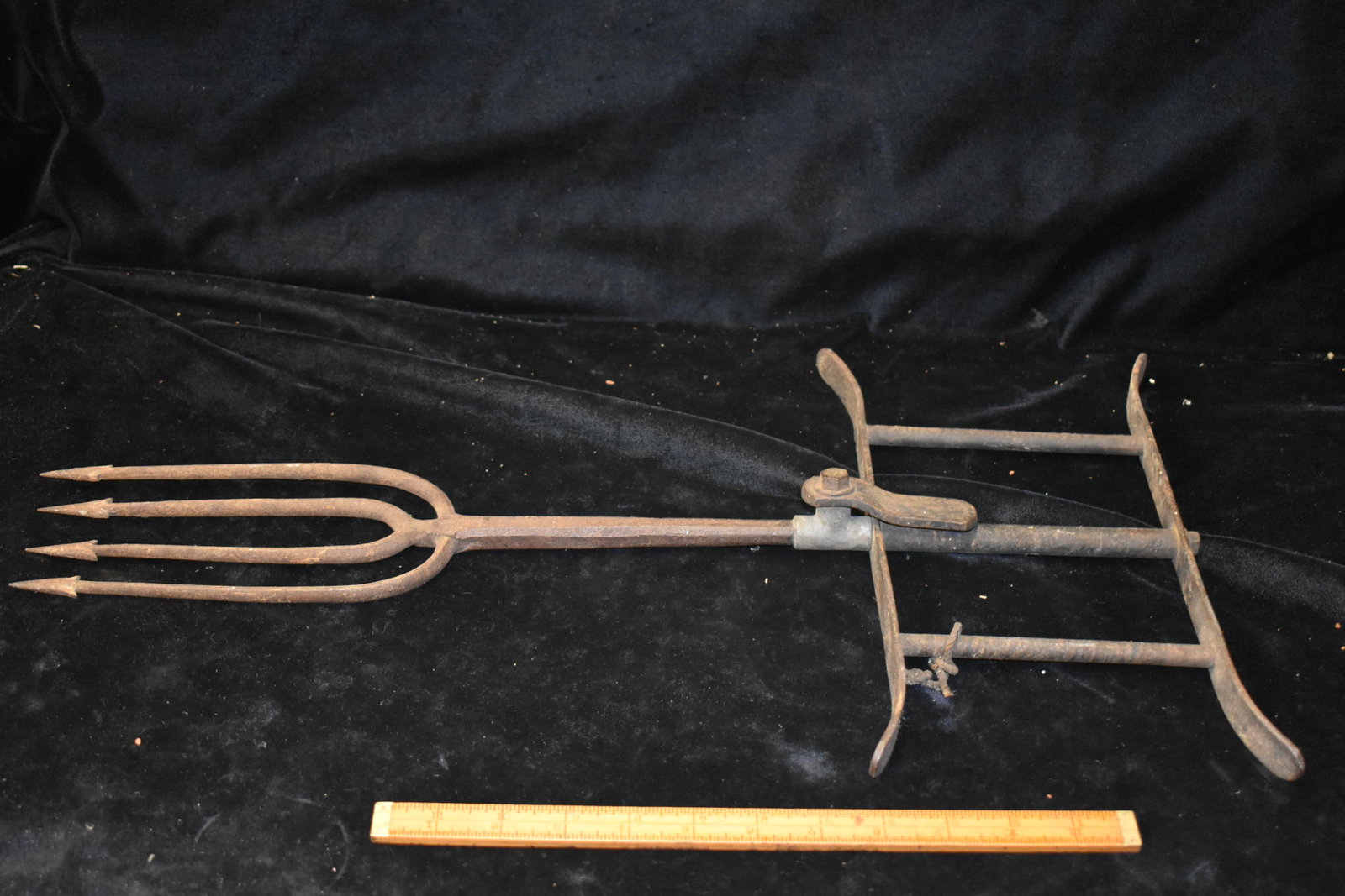 24" Large 4 Prong Wrought Iron Fish Spear,: 24" Large 4 Prong Wrought Iron Fish Spear, Vintage/Antiques