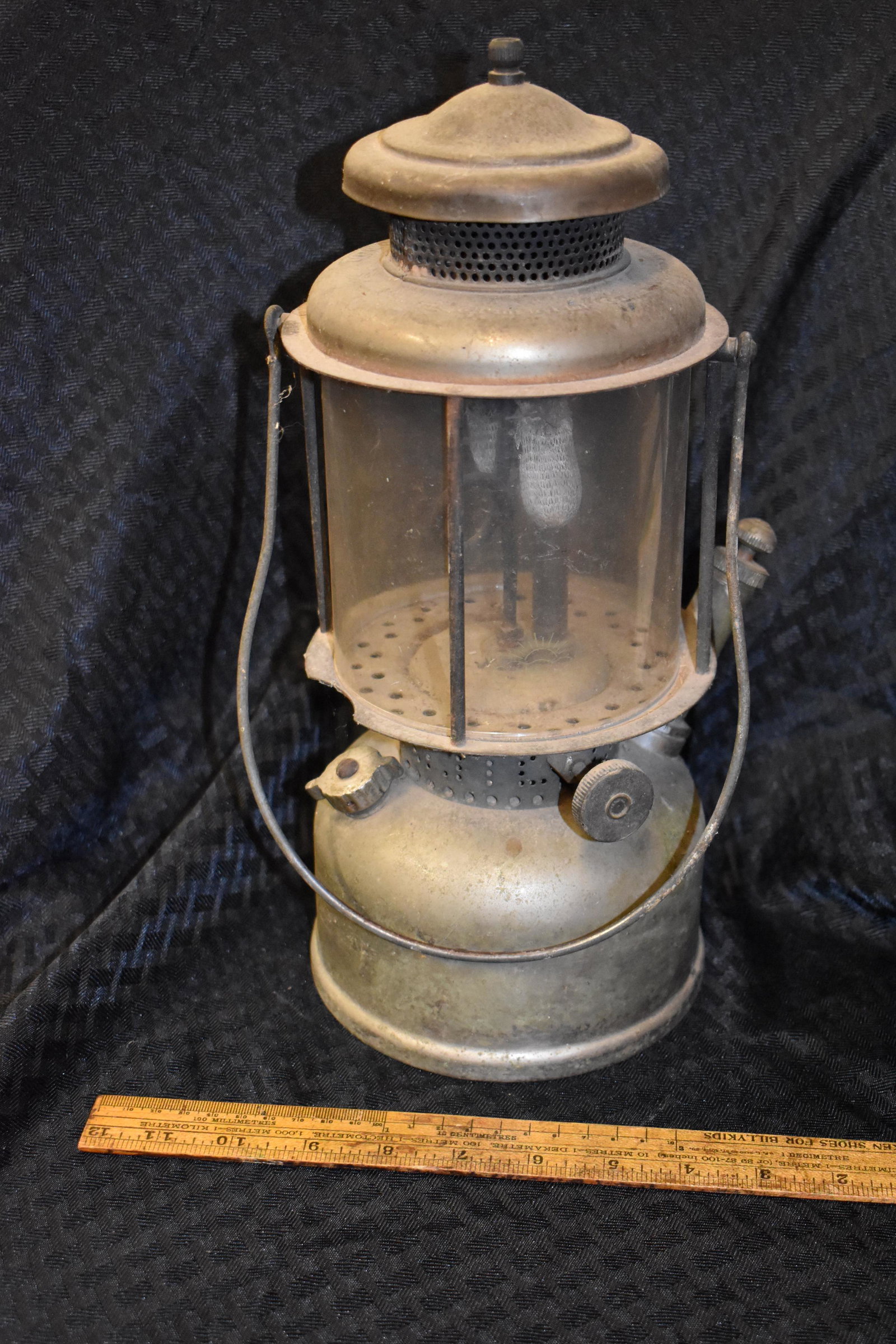 Outdoor/ Handheld Oil Lantern, Metal and Glass,: Outdoor/ Handheld Oil Lantern, Metal and Glass, Vintage/ Antiques