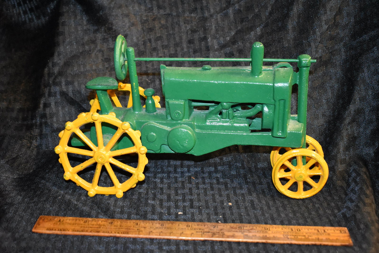 Cast Iron Model Tractor, Hand Painted, Vintage/: Cast Iron Model Tractor, Hand Painted, Vintage/ Antiques