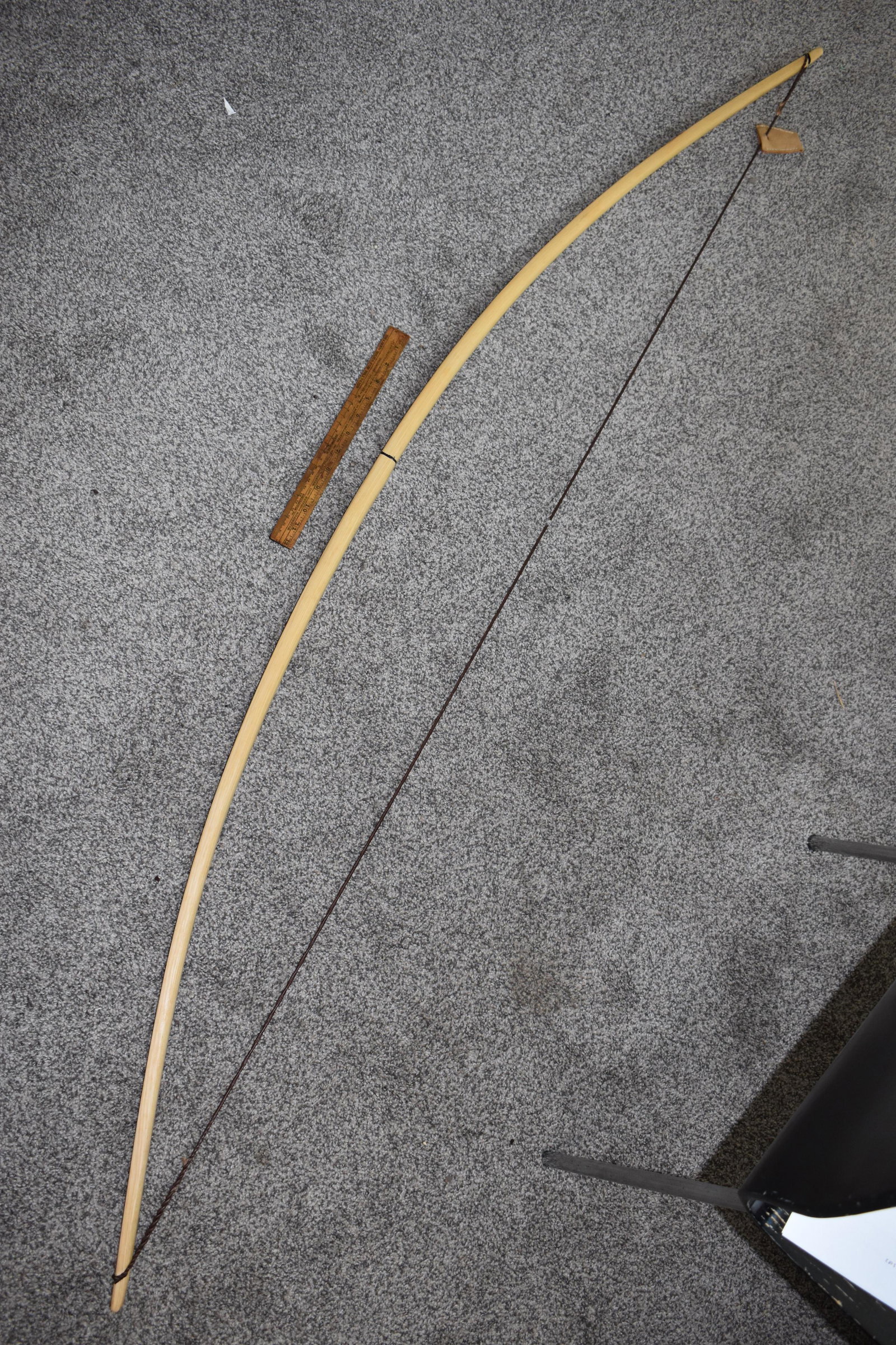 72" English Long Bow, 45lb Draw, With Bowstring, Great: 72" English Long Bow, 45lb Draw, With Bowstring, Great Condition Stored Unstrung, Hunting