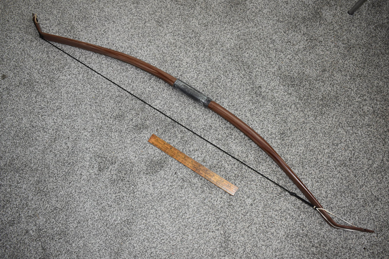 51" Indian Horse Bow, 40lb Draw, With Bowstring, Great: 51" Indian Horse Bow, 40lb Draw, With Bowstring, Great Condition Stored Unstrung, Hunting