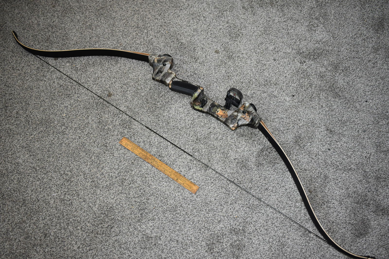 59 1/2' Beautiful Martin Panther Take-Down Bow, 47lb: 59 1/2' Beautiful Martin Panther Take-Down Bow, 47lb Draw, With sight, Arrow Rest and Bow String, Great Condition, Stored Unstrung, Hunting