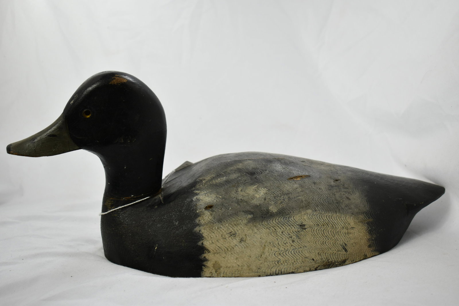 Bluebill Drake Duck Decoy, Exc. Comb Paint on Back,: Bluebill Drake Duck Decoy, Exc. Comb Paint on Back, Wood Missing Base of Neck, Hunting, Vintage/ Antiques
