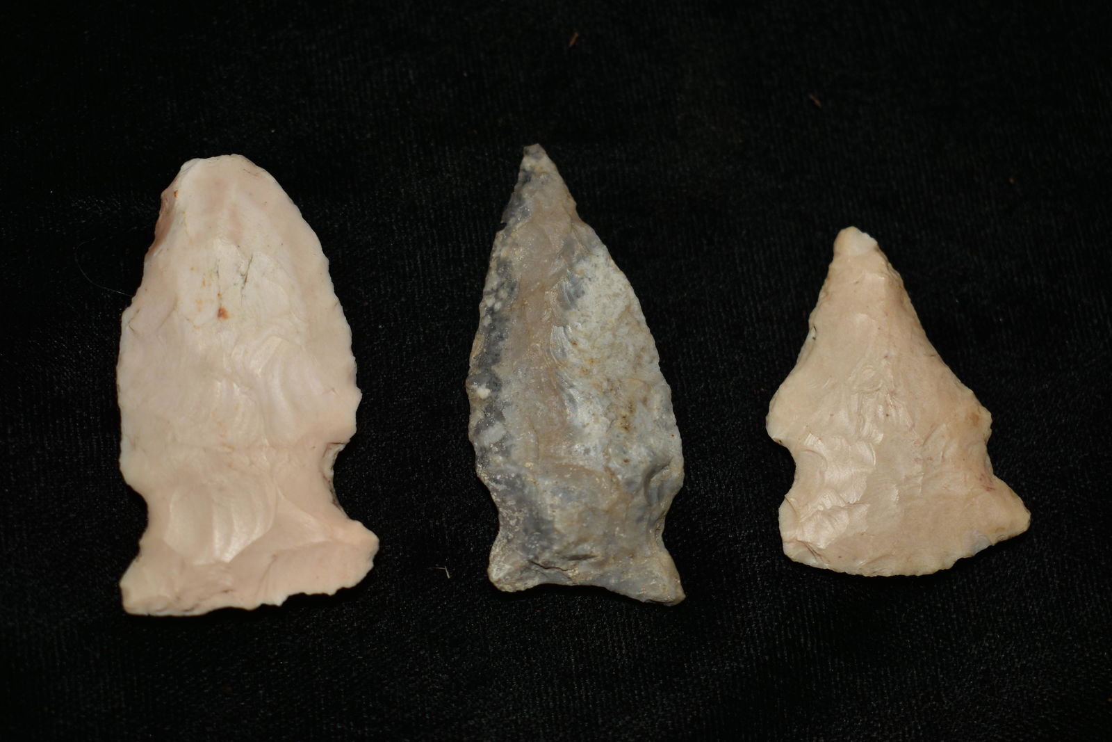 3 Woodland Arrowheads: 3 Woodland Arrowheads Found in Audrain County, Mo by Dennis Singleton 1 5/8" to 2 5/8" Authentic Ancient Pre-Historic Native American Indian Artifact