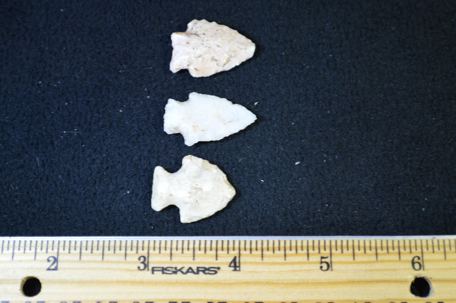 3 Bird Points Longest is 1 1/16": Found In Cass County or Brown County Illinois. Ex: Lloyd Miller Collection. Pictured in Central States Archaeological Journal 1957 and In The Beardstown Book by Harold Tyson.