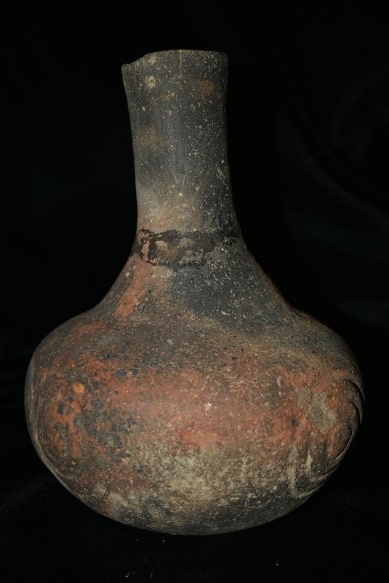 7" Rare Engraved Waterbottle found in Scott Co.,: 7" Rare Engraved Waterbottle found in Scott Co., Missouri, Slight Restoration, Authentic Native American Artifact