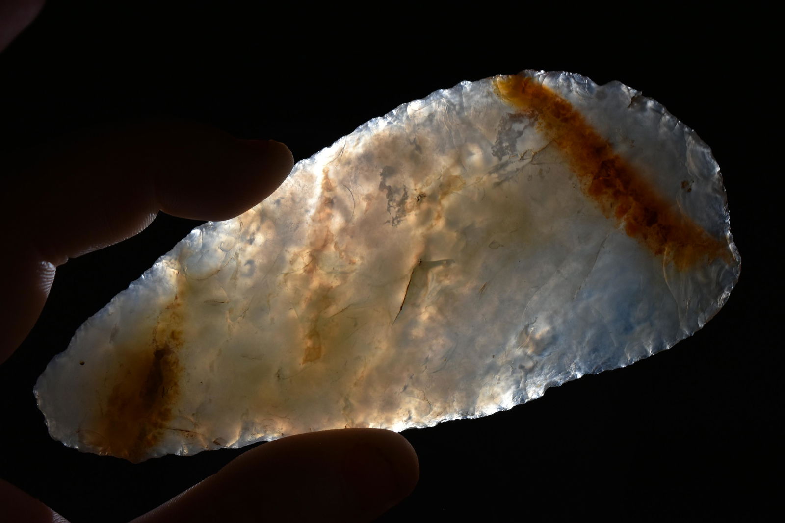 4 1/2" Chalcendony Blade found in New Mexico Near Santa: 4 1/2" Chalcendony Blade found in New Mexico Near Santa Fe, Ex. Lewis, Authentic Native American Artifact