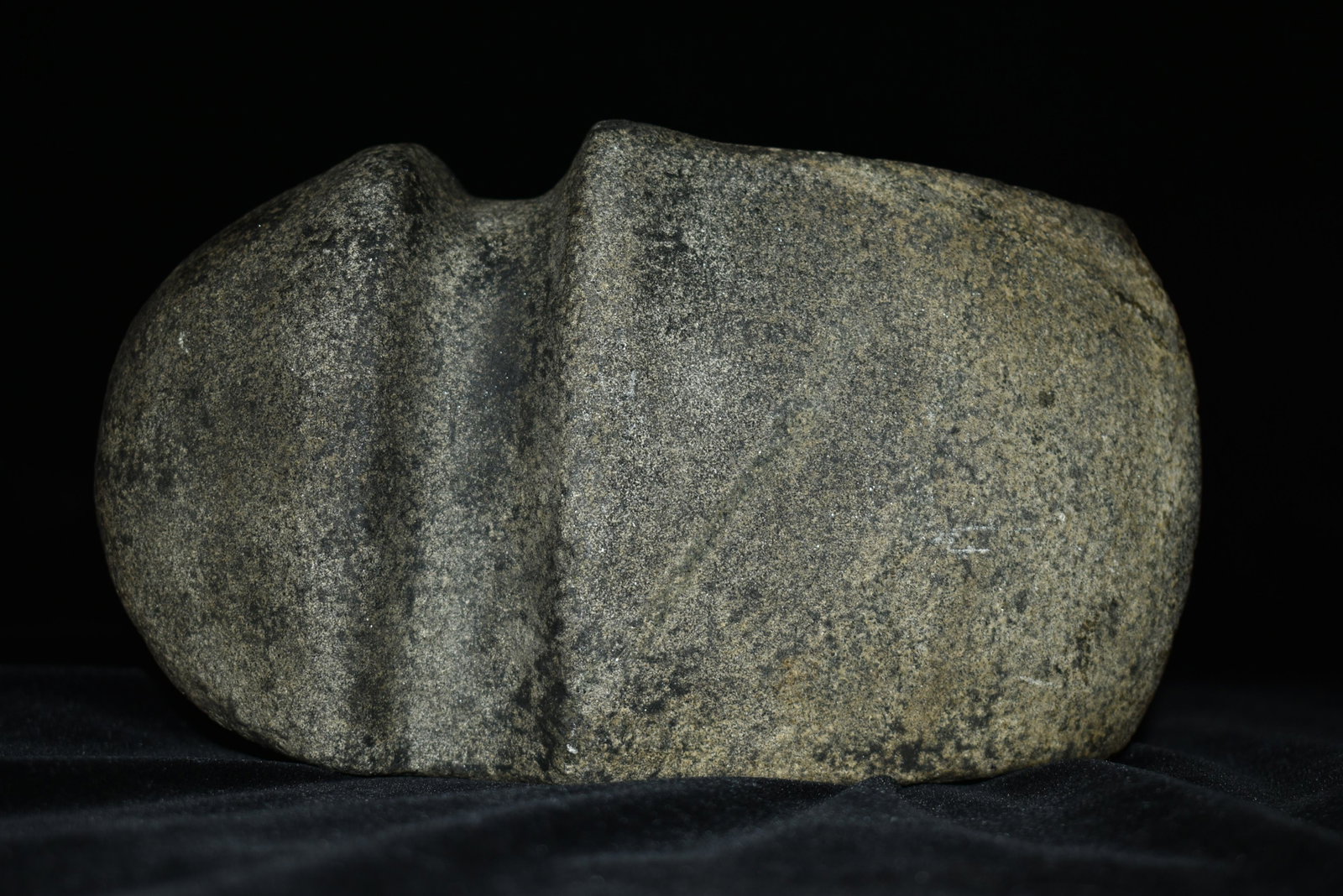 Massive 8 3/8" Nine Pounds Five ounces, Three Quarter: Massive 8 3/8" Nine Pounds Five ounces, Three Quarter Groove Axe, This lot comes out of the lifetime collection of C. Michael Kussman of Marceline Missouri. Mr. Kussman was a avid livestock auctioneer