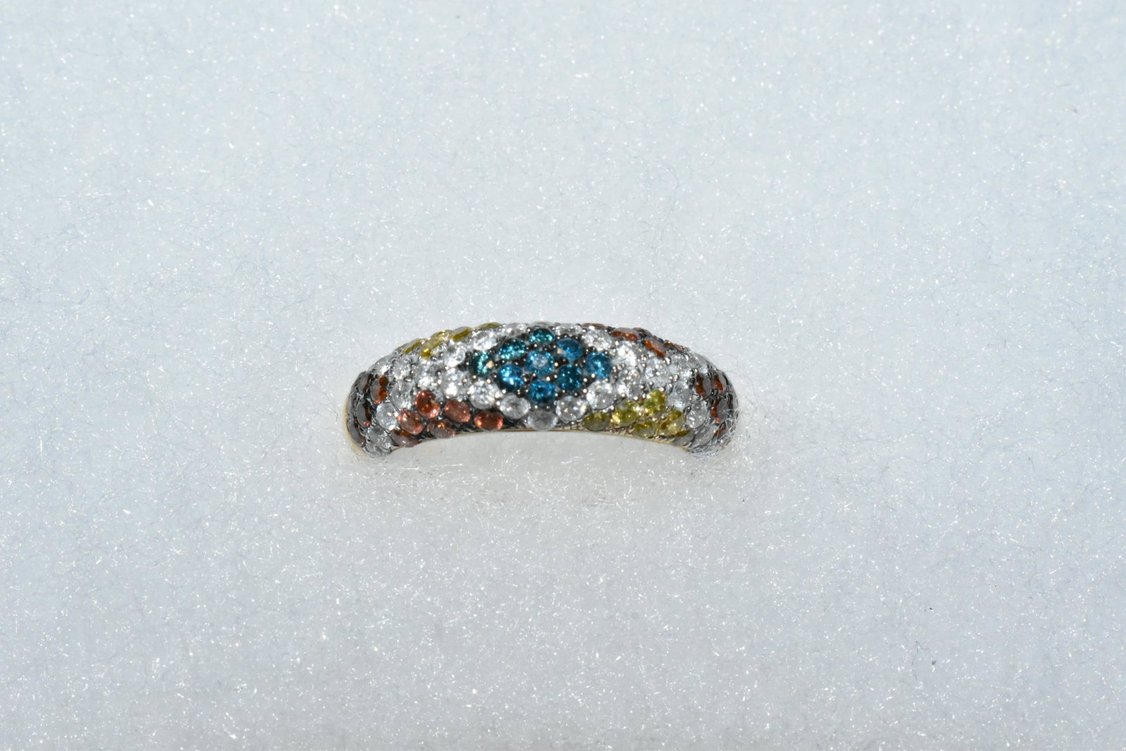 Multi colored diamond 14 k gold ring. red, blue, yellow: Multi colored diamond 14 k gold ring. red, blue, yellow and white diamonds. size 7