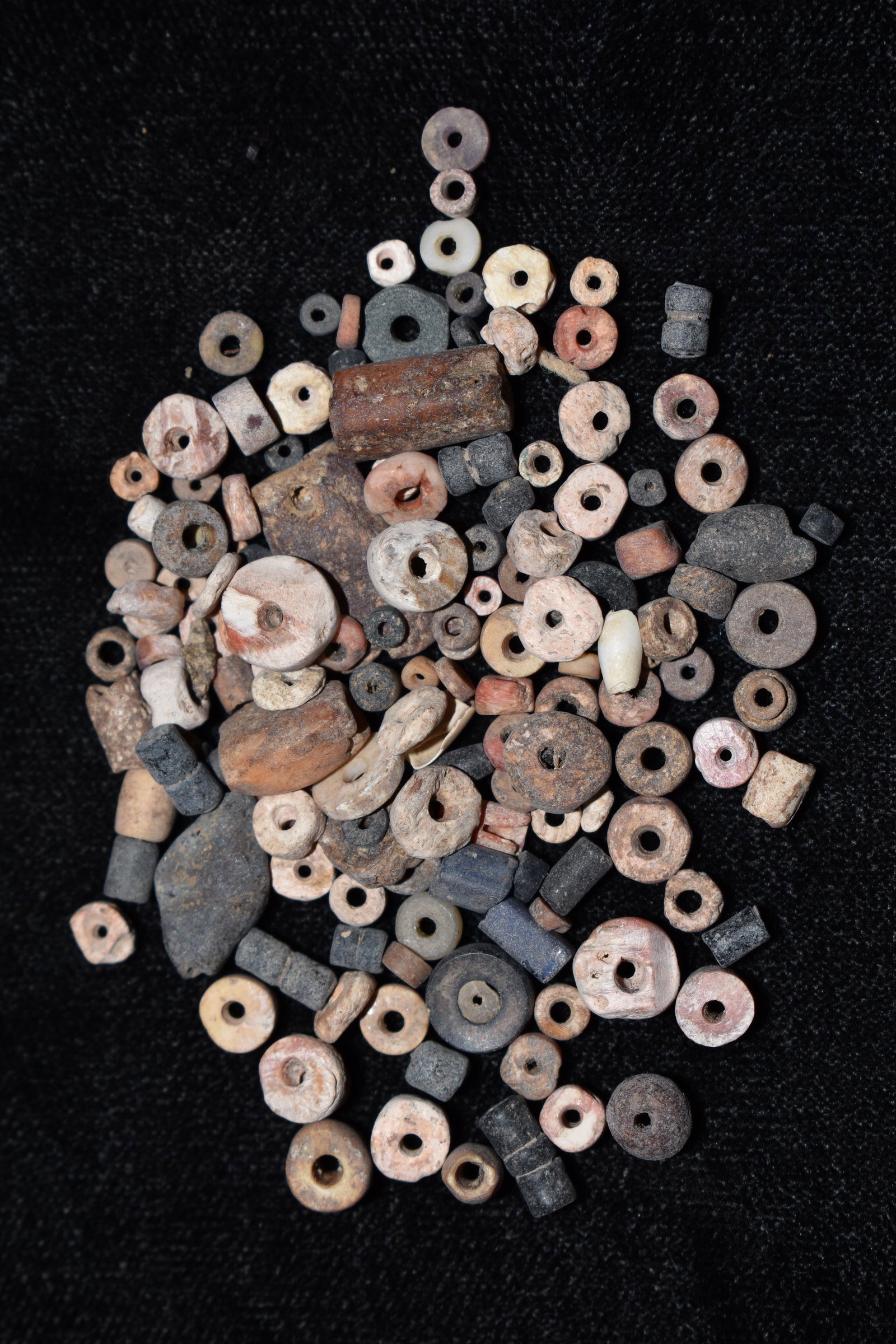 LOT OF OVER 100 PRE-COLUMBIAN BEADS FROM MEXICO,: LOT OF OVER 100 PRE-COLUMBIAN BEADS FROM MEXICO, ANCIENT INDIAN ARTIFACTS