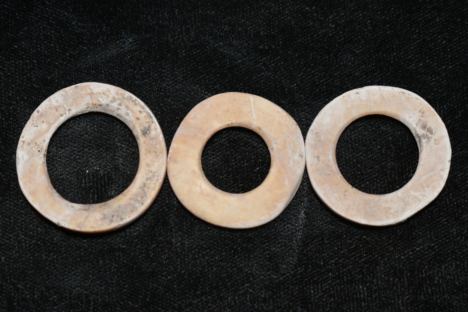 LOT OF 3 LARGE PRE-COLUMBIAN SHELL DISC BEADS FROM: LOT OF 3 LARGE PRE-COLUMBIAN SHELL DISC BEADS FROM MEXICO