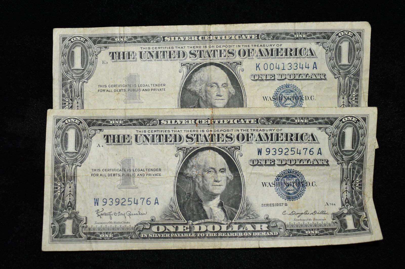 LOT OF 2 SILVER CERTIFICATE ONE DOLLAR BILLS FROM 1957,: LOT OF 2 SILVER CERTIFICATE ONE DOLLAR BILLS FROM 1957, UNITED STATES US CURRENCY