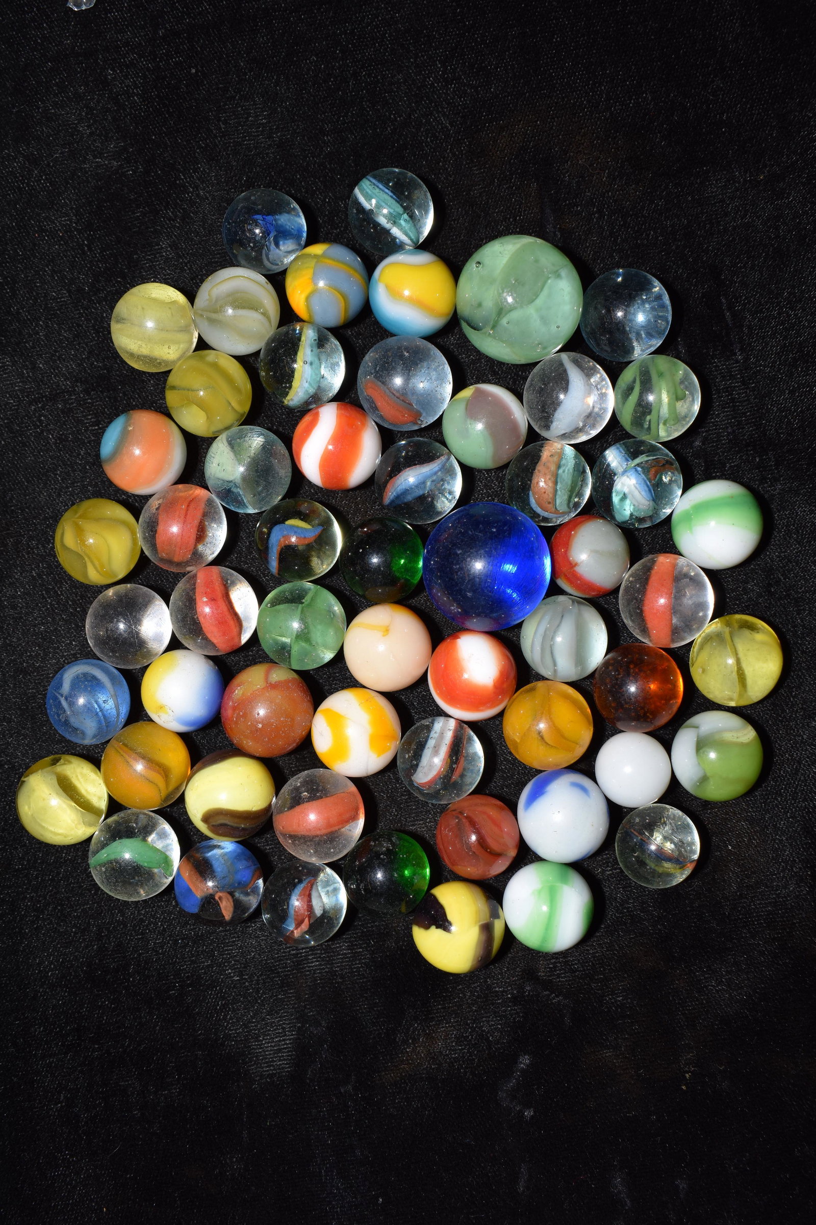 LOT OF VINTAGE MARBLES: LOT OF VINTAGE MARBLES
