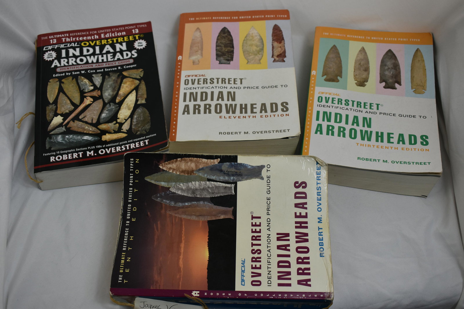 Lot of 4 Arrowhead Identification Guides, Robert M. (1 of 3)