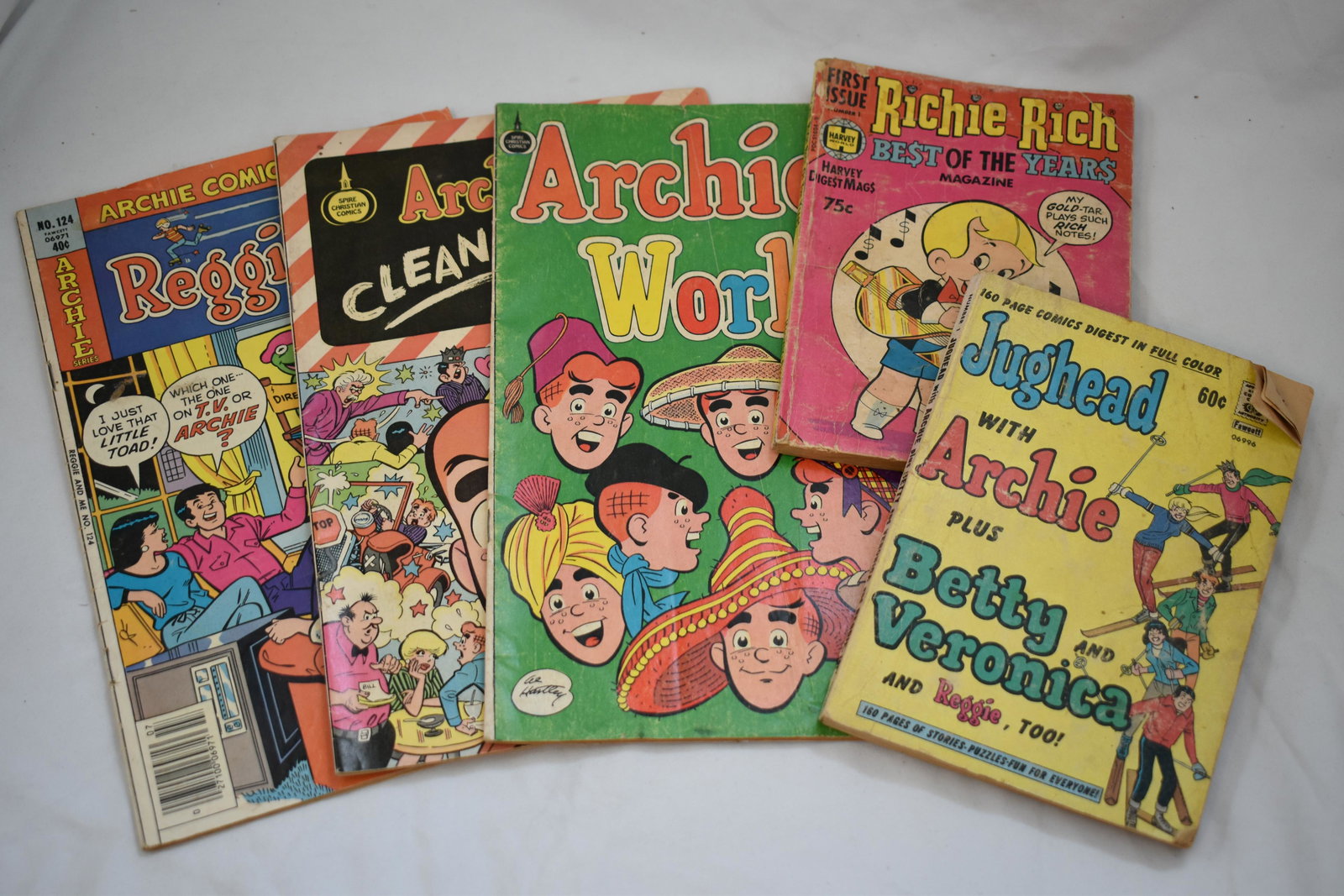 Lot of Vintage Archie/ Richie Rich Comics, Paperback/ (1 of 3)