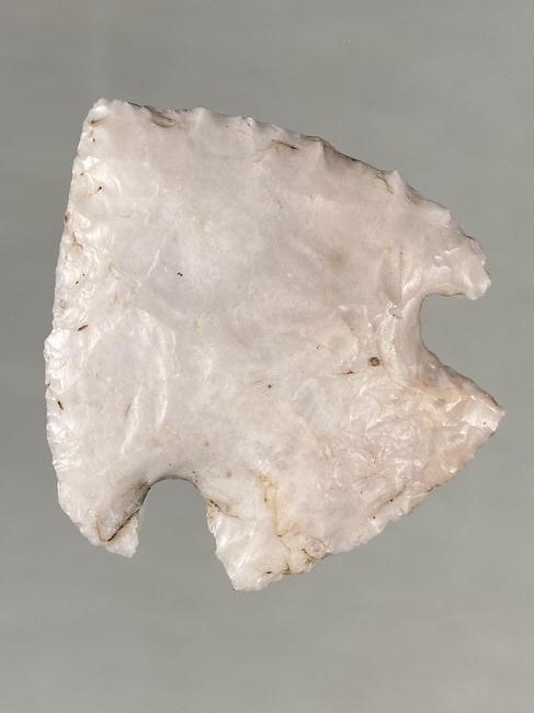 1 3/4" HOPEWELL SNYDERS FOUND IN PIKE COUNTY ILLINOIS,: 1 3/4" HOPEWELL SNYDERS FOUND IN PIKE COUNTY ILLINOIS, NICE CLASIC EXAMPLE, INDIAN ARROWHEAD ARTIFACT
