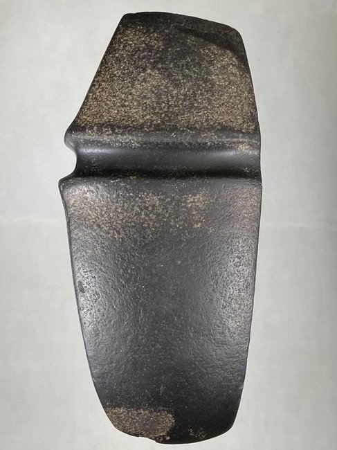 INCREDIBLE HUGE AXE, 10 3/8", JACKSON Co. IL Dickey COA: INCREDIBLE HUGE AXE, 10 3/8" LONG, FOUND IN JACKSON COUNTY MISSOURI, STANDS UP NICELY, COMES WITH A DICKEY COA, GREAT FORM AND AMAZING POLISH, PICTURED IN WHOS WHO #5, PAGE 24; WHOS WHO #6 PAGE 55; WH