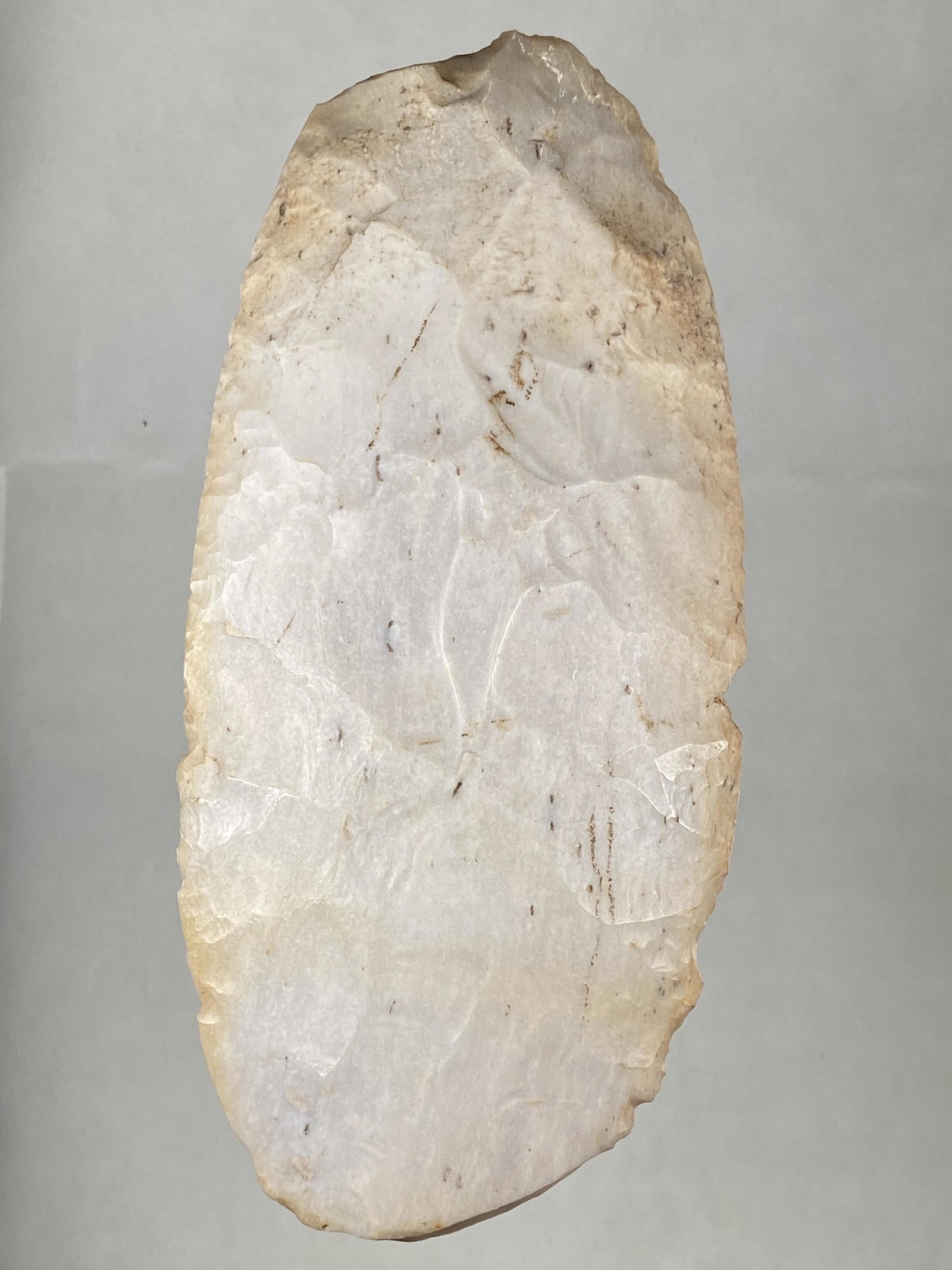 INCREDIBLE 10 3/8" LONG KAOLIN FLINT DOUBLE BIT SPADE: INCREDIBLE 10 3/8" LONG KAOLIN FLINT DOUBLE BIT SPADE WITH AMAZING USE POLISH, FOUND IN MADISON COUNTY ILLINOIS