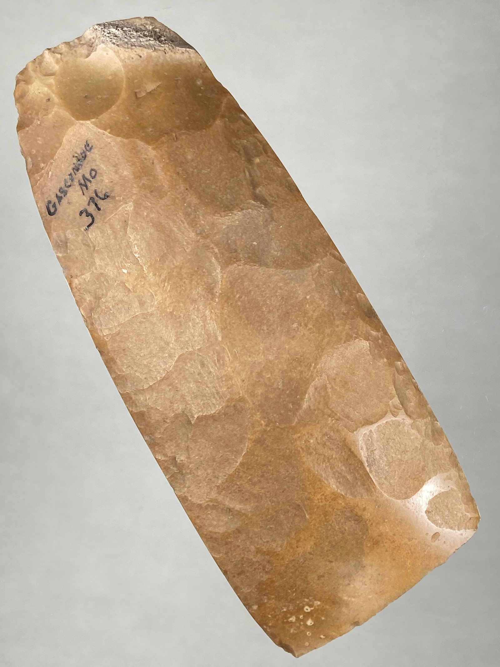 NICE KAOLIN 6 1/8" LONG HIGHLY POLISHED FLINT ADZE: NICE KAOLIN 6 1/8" LONG HIGHLY POLISHED FLINT ADZE FOUND IN GASCONADE COUNTY MISSOURI