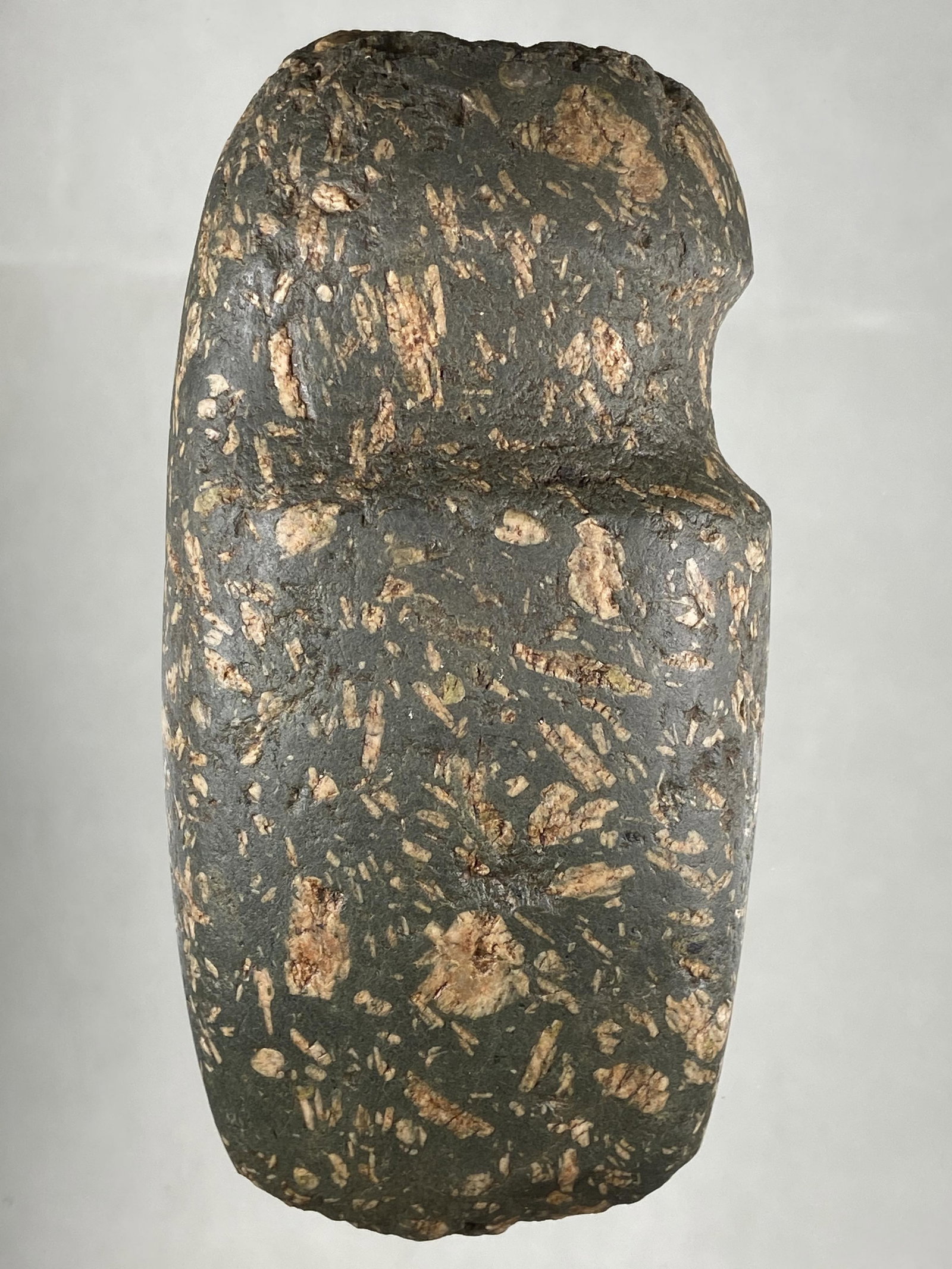 5 3/4" PORPHYRY 3/4 GROOVED AXE FOUND IN FULTON COUNTY: 5 3/4" PORPHYRY 3/4 GROOVED AXE FOUND IN FULTON COUNTY ILLINOIS, INCREDIBLE MATERIAL, HEAVY USE POLISH, GREAT COLOR