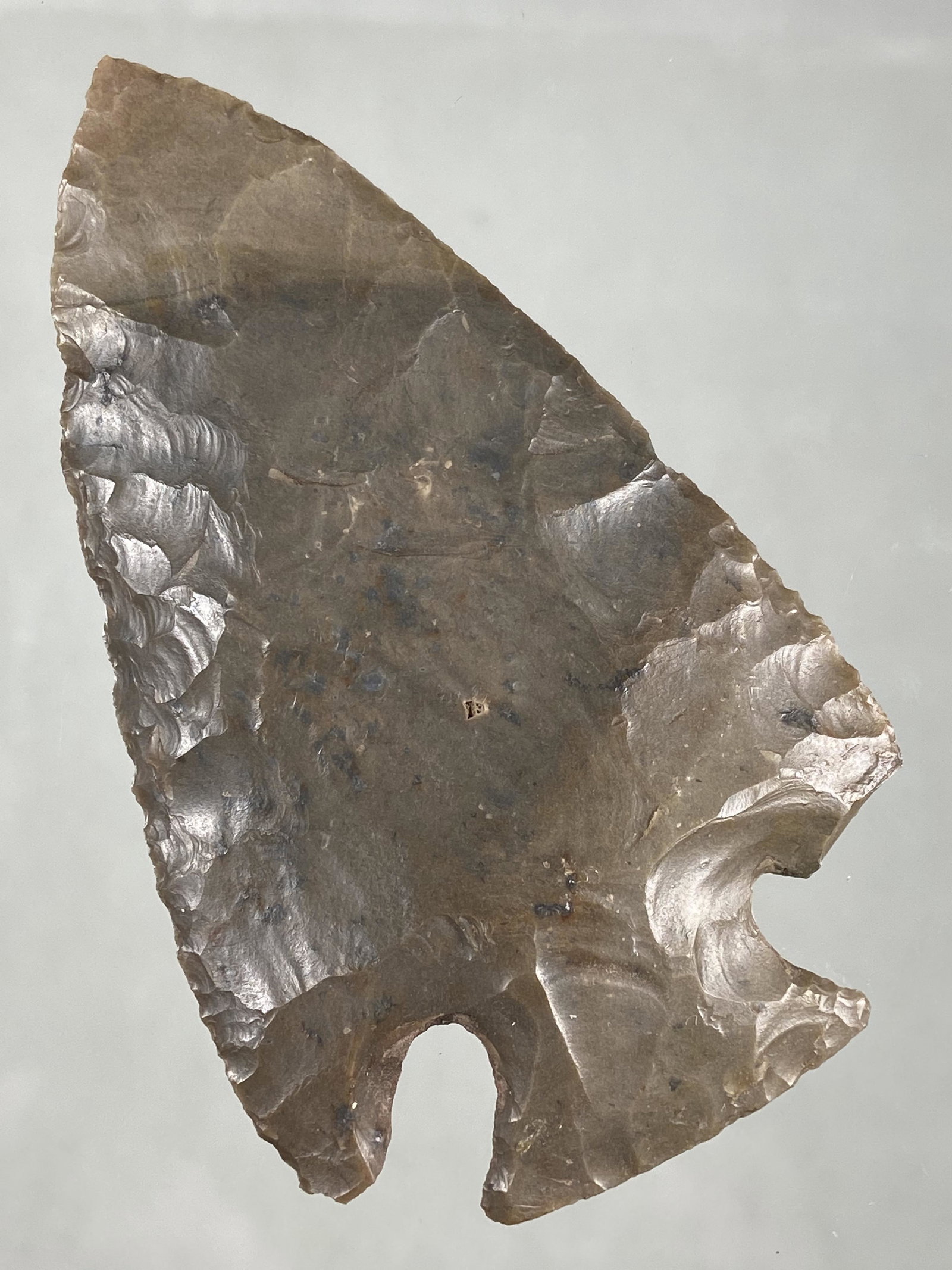 3 3/4" LONG HOPEWELL SNYDERS FOUND BY LES KEMP: 3 3/4" LONG HOPEWELL SNYDERS FOUND BY LES KEMP NEAR BELLERIVE, IL, NICE CLASSIC EXAMPLE, INDIAN ARROWHEAD ARTIFACT